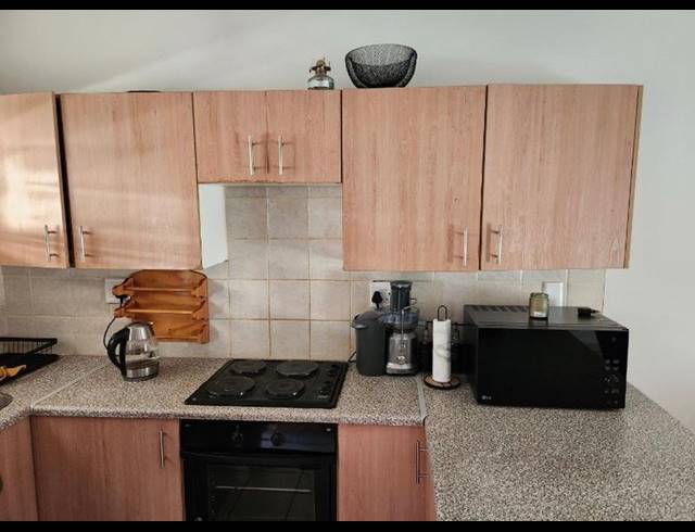 2 BEDROOM APARTMENT FOR SALE IN VANDERBIJLPARK SE 4
